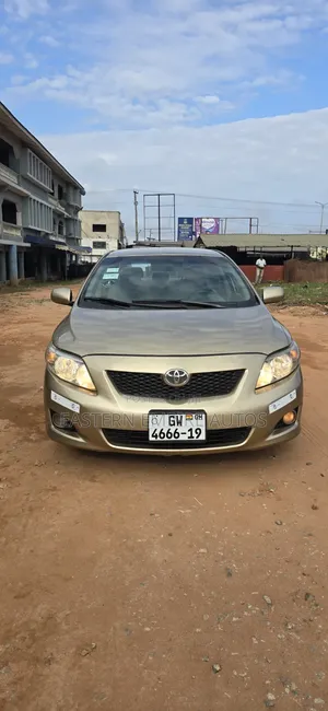Toyota Corolla LE 4dr Sedan (1.8L 4cyl 4A) 2010 Gold