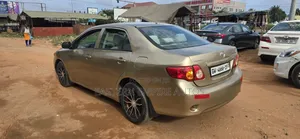 Toyota Corolla LE 4dr Sedan (1.8L 4cyl 4A) 2010 Gold