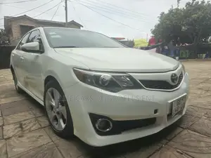 Toyota Camry SE 4dr Sedan (3.5L 6cyl 6A) 2014 White