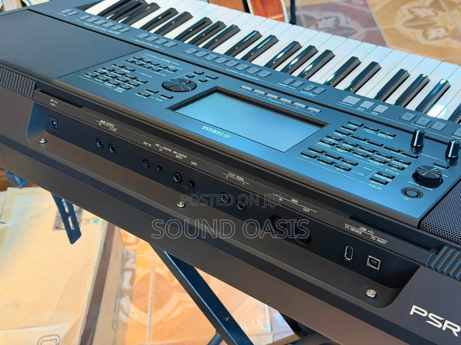 Yamaha PSR-SX720+ 61-Key Arranger Keyboard