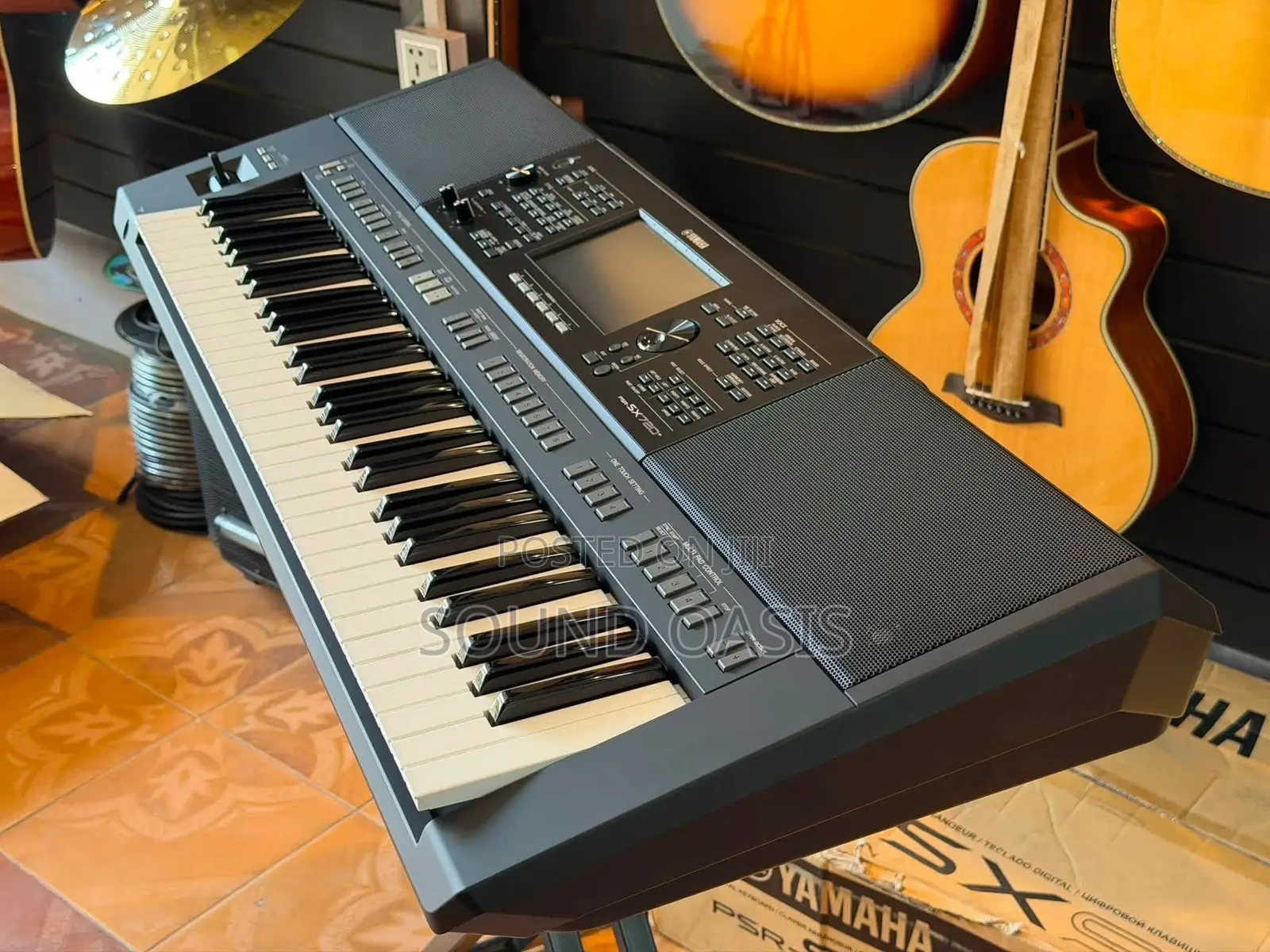 Yamaha PSR-SX720+ 61-Key Arranger Keyboard