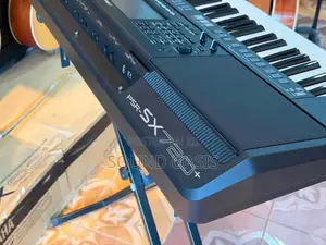 Yamaha PSR-SX720+ 61-Key Arranger Keyboard