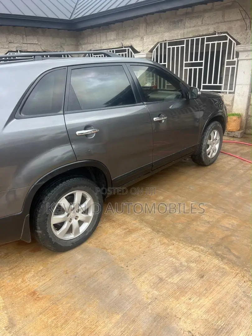 Kia Sorento LX 2012 Gray