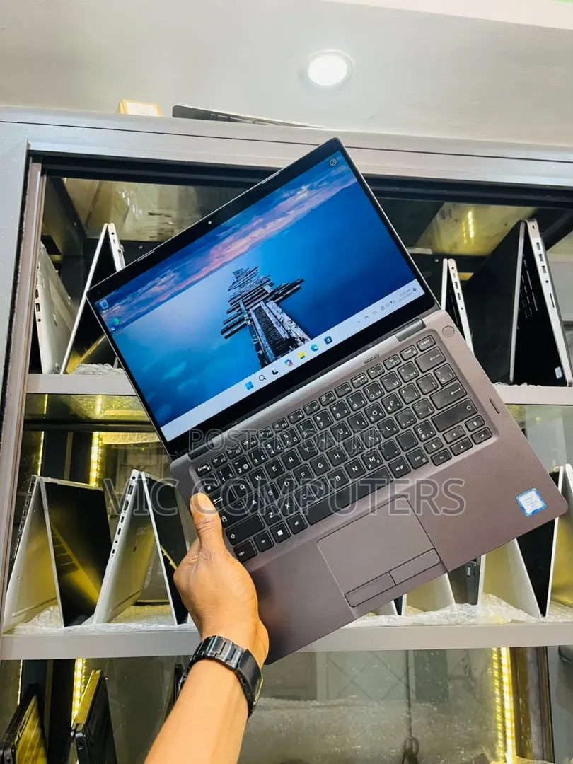 Laptop Dell Latitude 5300 2-in-1 8GB Intel Core i5 SSD 256GB