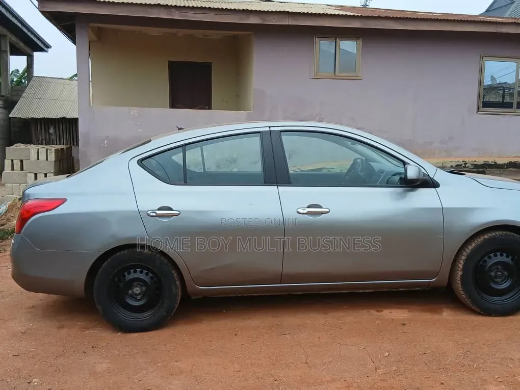 Nissan Versa 1.6 S Sedan 2012 Gray