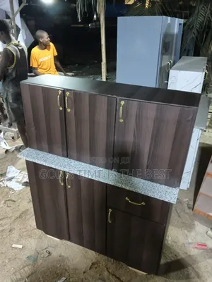 4 Ft Kitchen Cabinet Top and Dwon