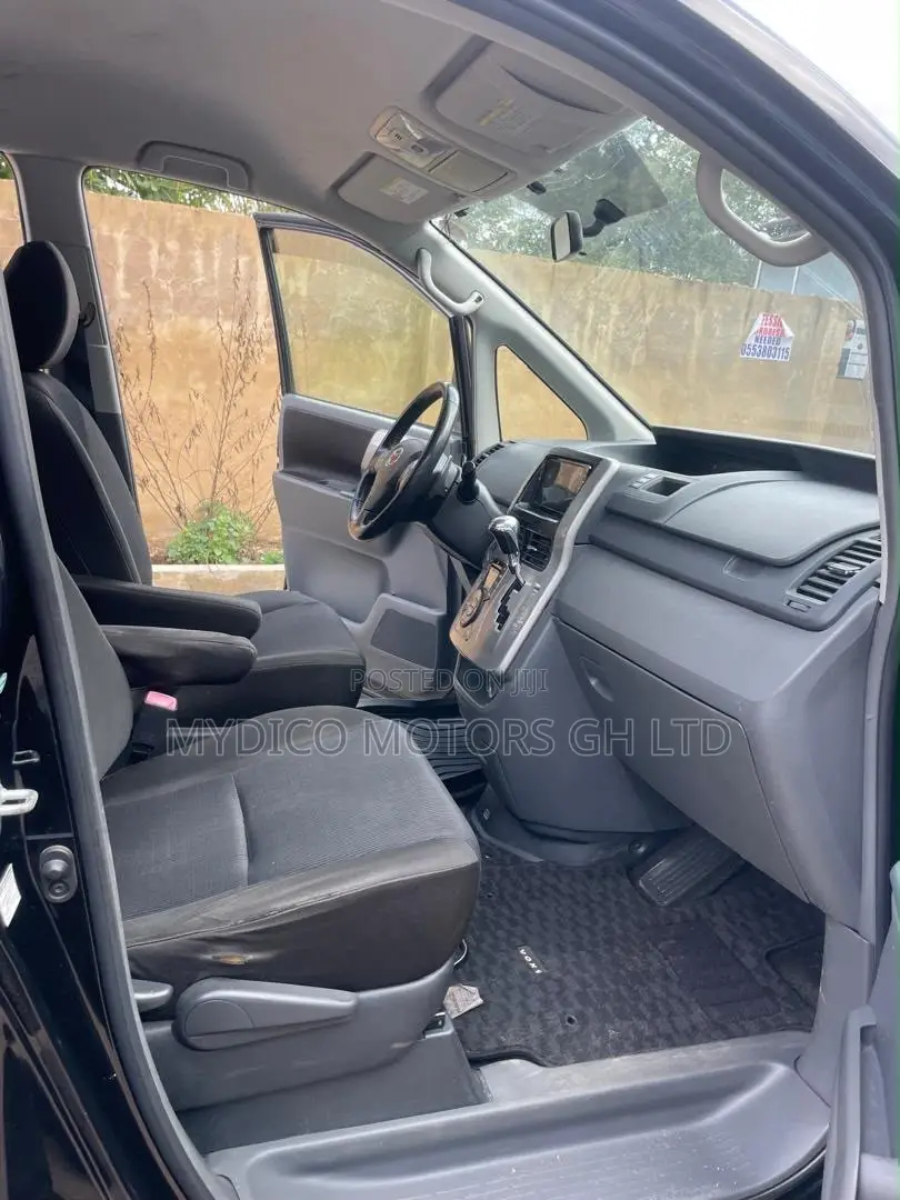 Toyota Voxy X 2WD 8-Seater 2012 Black