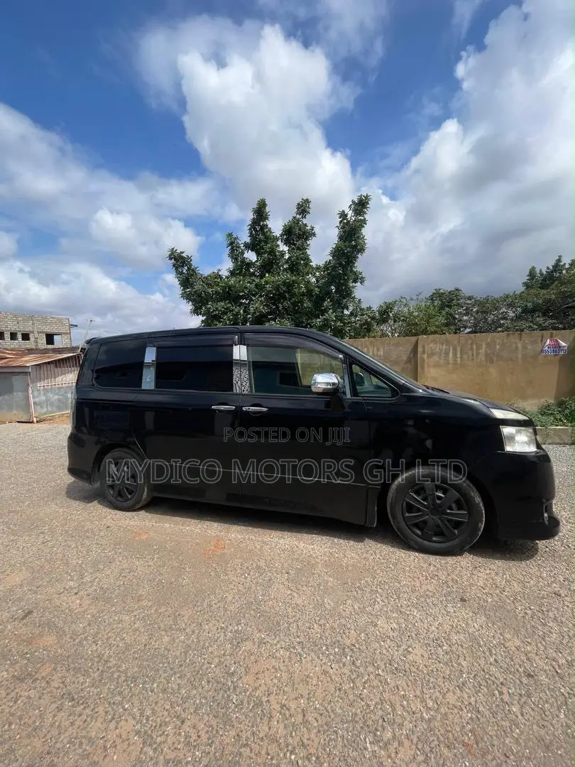 Toyota Voxy X 2WD 8-Seater 2012 Black