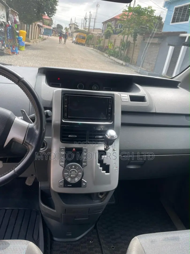 Toyota Voxy X 2WD 8-Seater 2012 Black