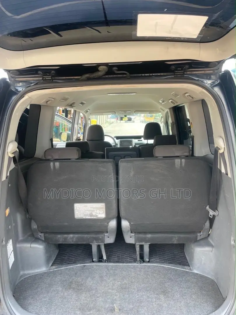 Toyota Voxy X 2WD 8-Seater 2012 Black