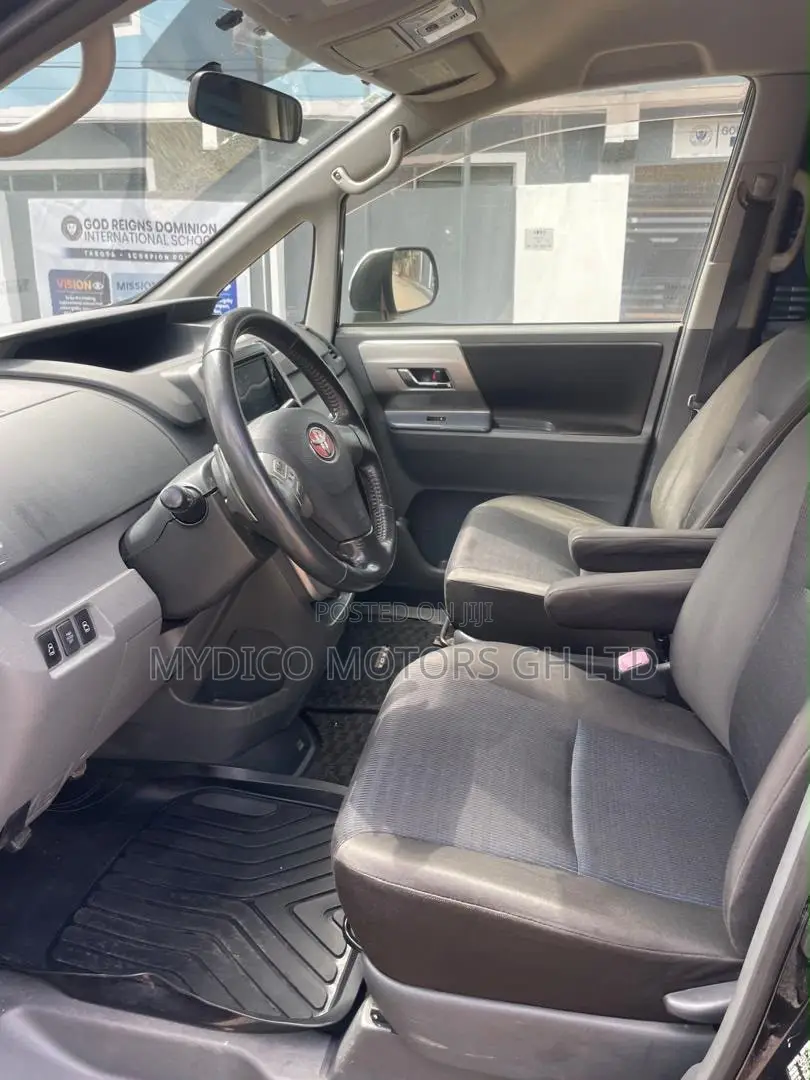 Toyota Voxy X 2WD 8-Seater 2012 Black