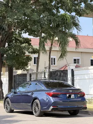 Toyota Avalon XSE FWD Sedan (3.5L V6 8A) 2019 Blue