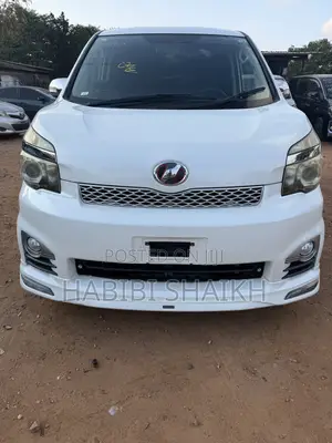 Toyota Voxy X L Edition 2WD 8-Seater 2011 White