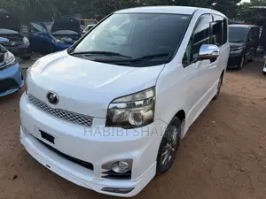 Toyota Voxy X L Edition 2WD 8-Seater 2011 White