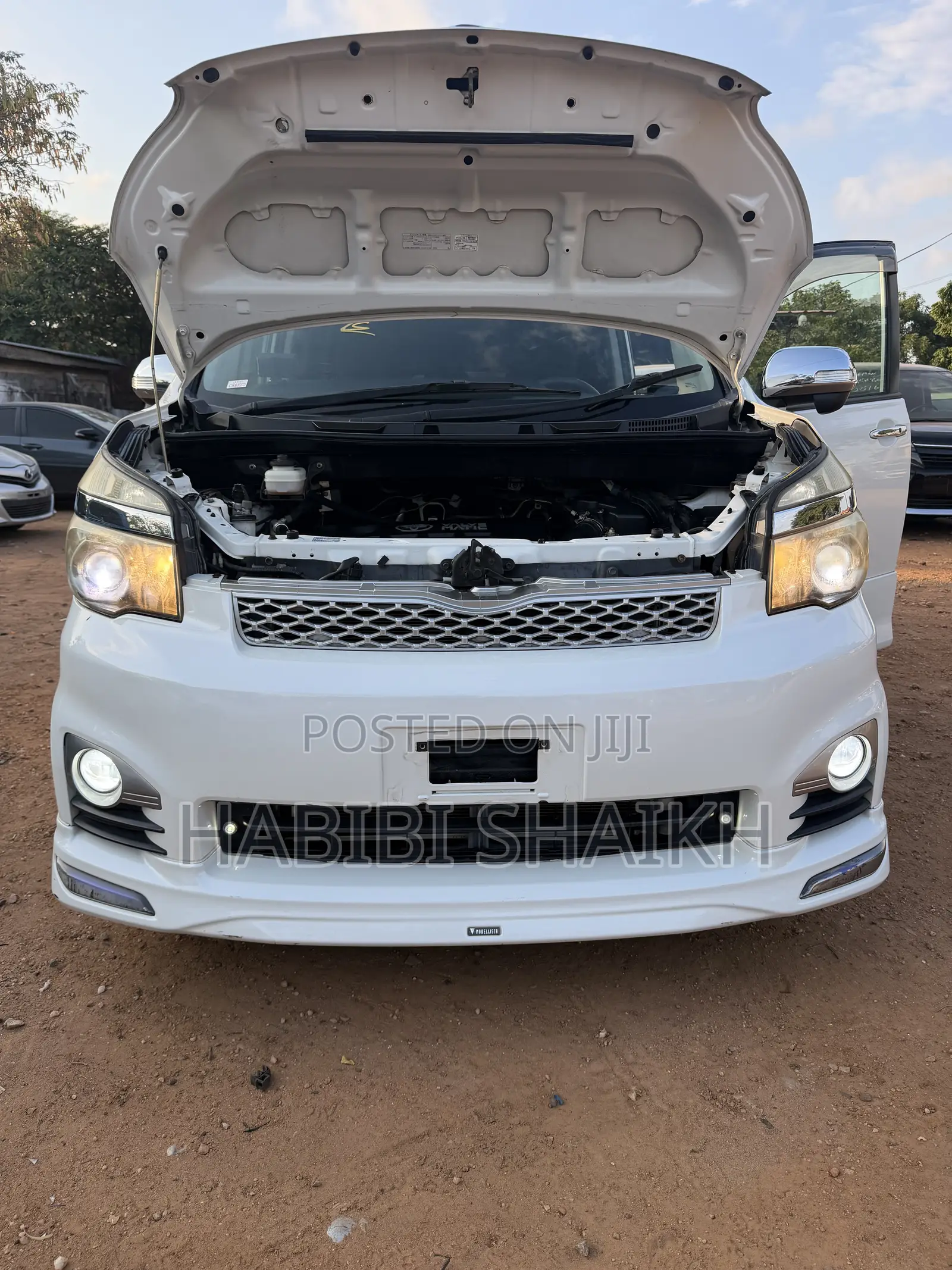 Toyota Voxy X L Edition 2WD 8-Seater 2011 White
