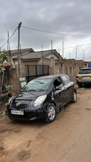 Toyota Vitz 1.5 FWD 3dr 2010 Gray