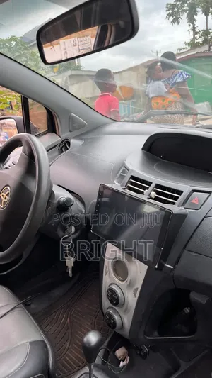 Toyota Vitz 1.5 FWD 3dr 2010 Gray