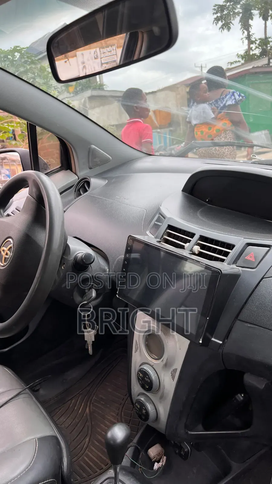 Toyota Vitz 1.5 FWD 3dr 2010 Gray