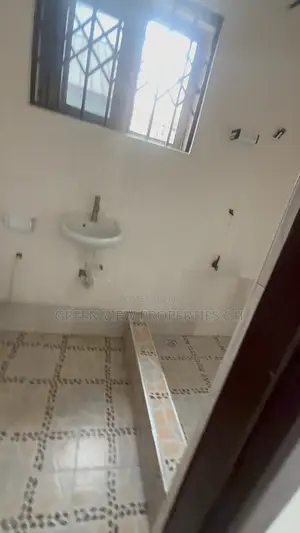 1bdrm Apartment in West Hills Mall Area for rent