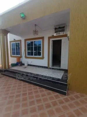 3bdrm House in Three 3 Bedrm Self, Baatsona Total for rent