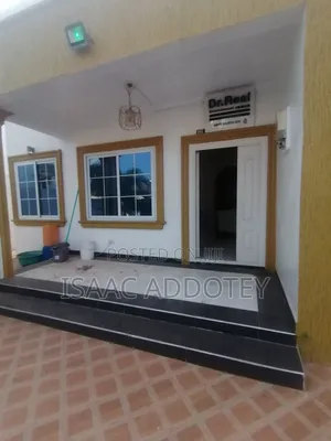 3bdrm House in Three 3 Bedrm Self, Baatsona Total for rent