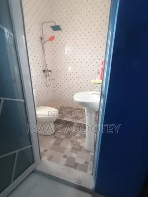 3bdrm House in Three 3 Bedrm Self, Baatsona Total for rent