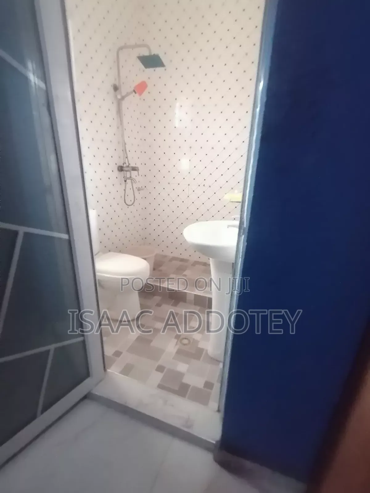 3bdrm House in Three 3 Bedrm Self, Baatsona Total for rent