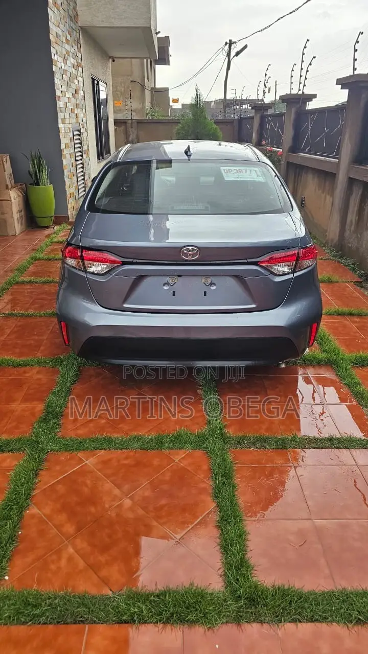 Toyota Corolla Hybrid LE 2025 Blue