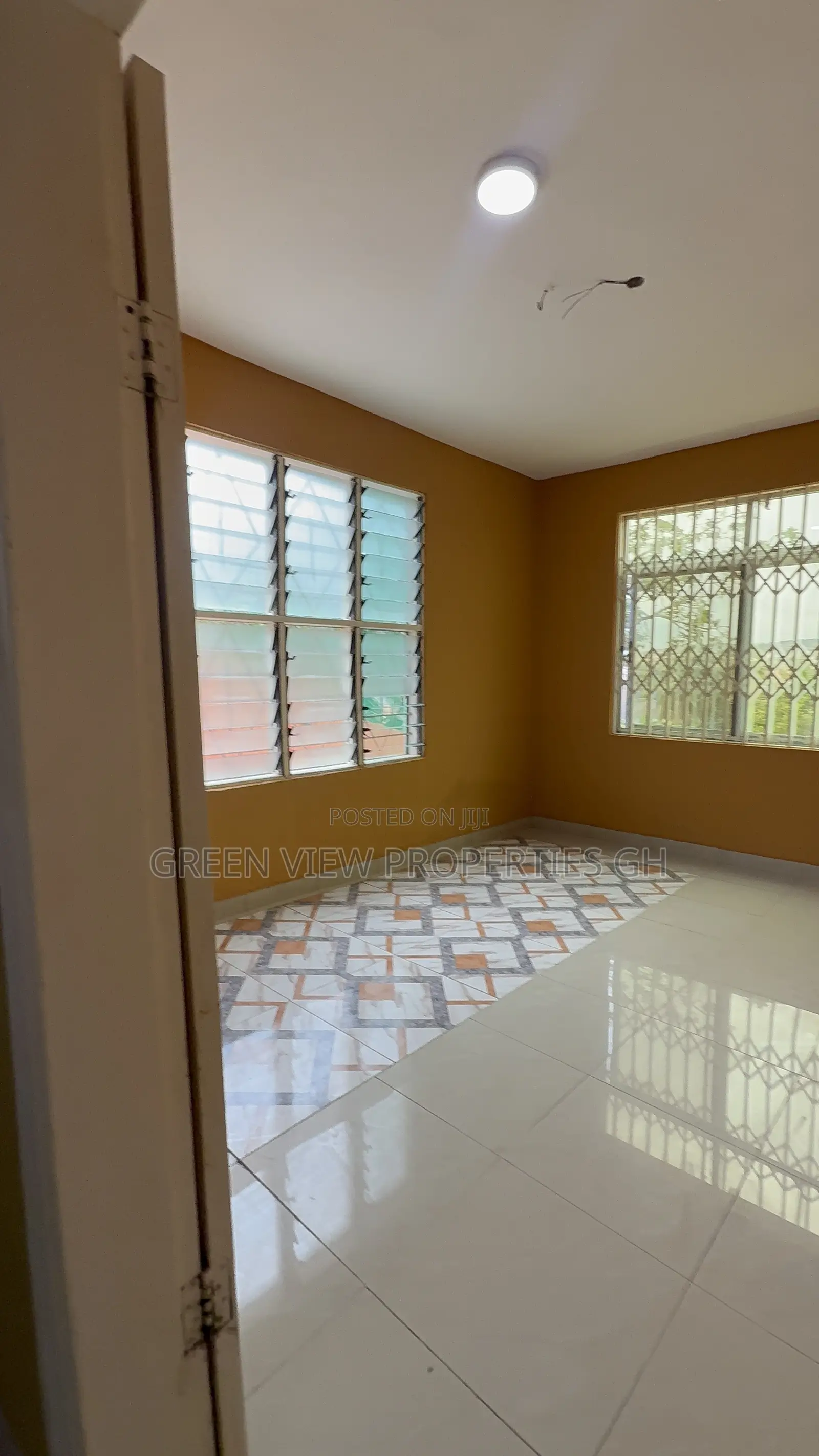 3bdrm Apartment in West Hills Mall Area for rent