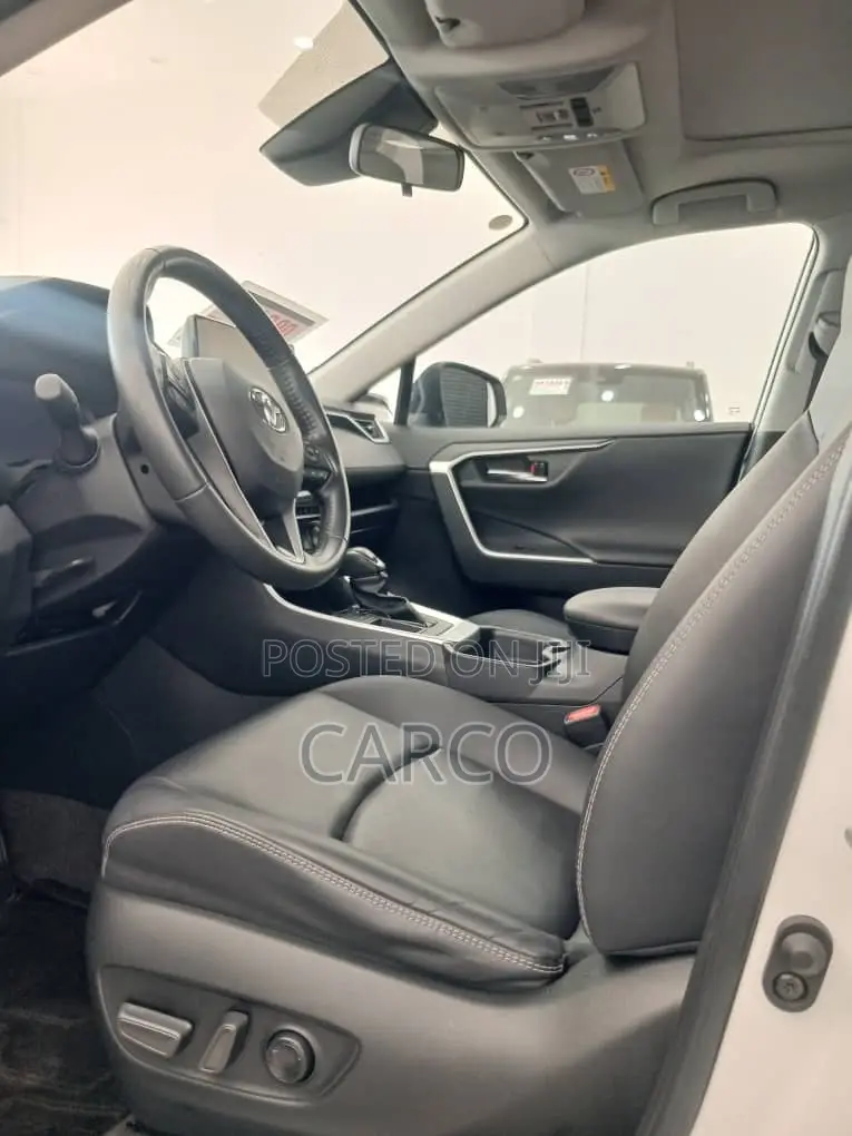 Toyota RAV4 2023 White