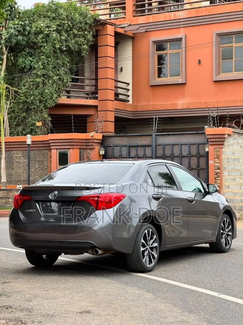 Toyota Corolla SE 4dr Sedan (1.8L 4cyl CVT) 2017 Gray