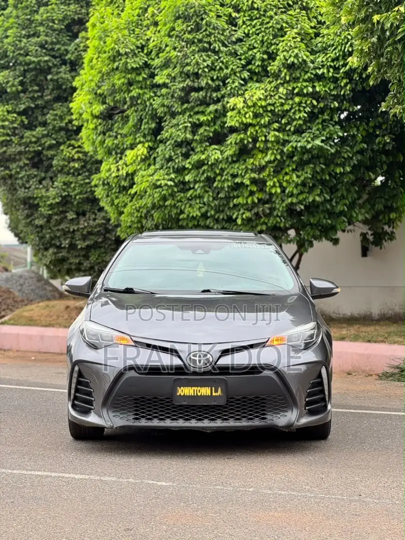 Toyota Corolla SE 4dr Sedan (1.8L 4cyl CVT) 2017 Gray