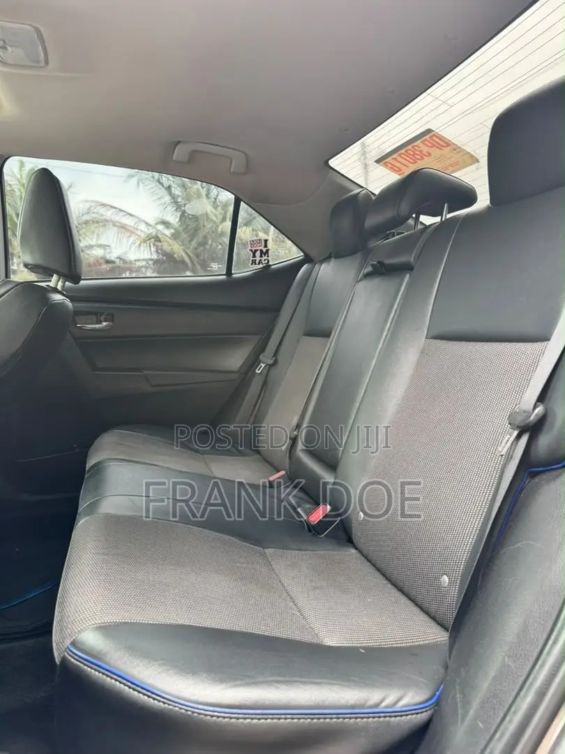 Toyota Corolla SE 4dr Sedan (1.8L 4cyl CVT) 2017 Gray