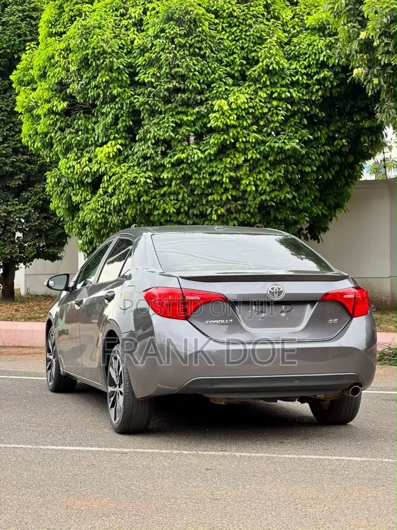 Toyota Corolla SE 4dr Sedan (1.8L 4cyl CVT) 2017 Gray