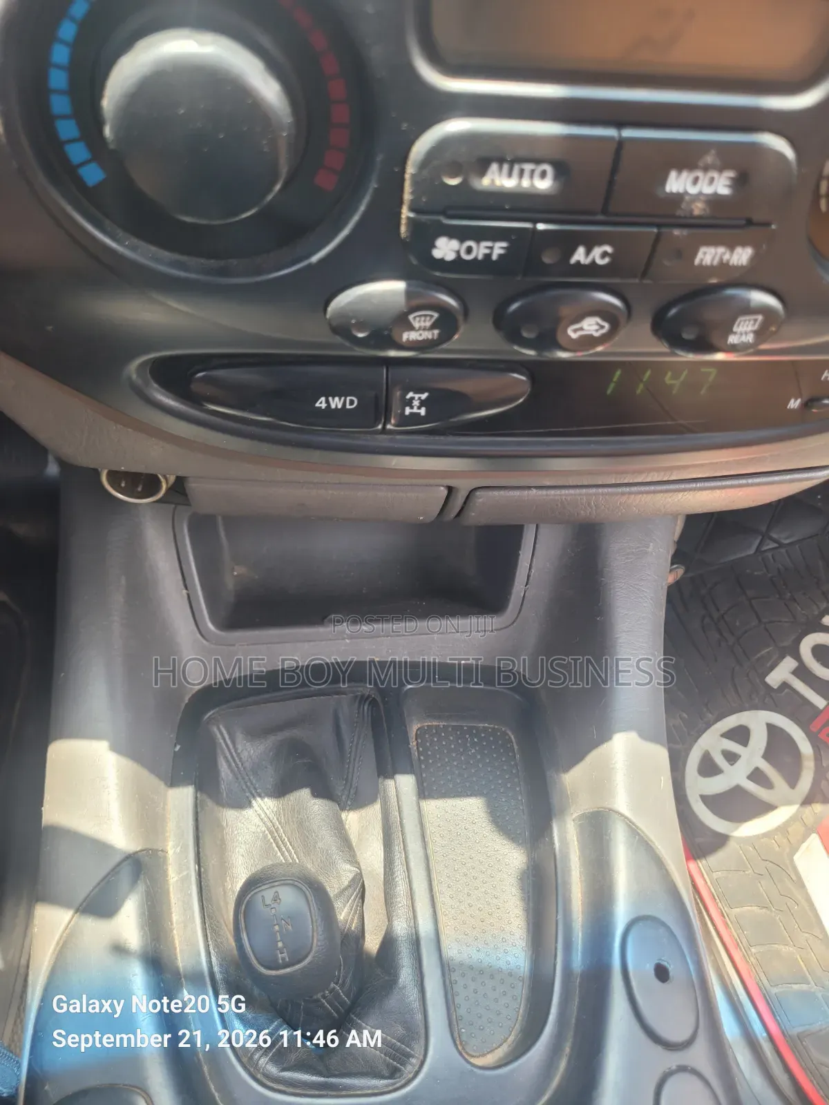 Toyota Sequoia SR5 4dr SUV 4WD (4.7L 8cyl 4A) 2002 White