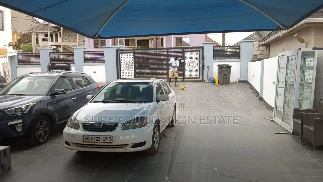 11bdrm House in Dansoman for sale