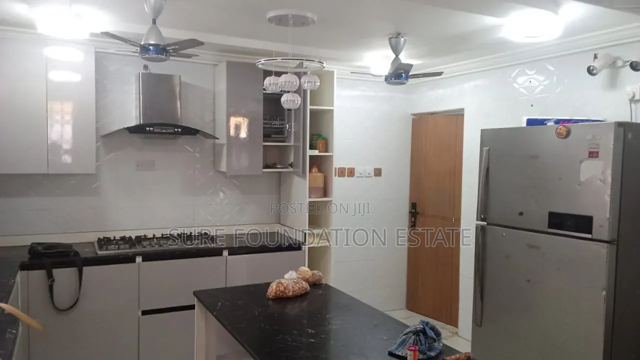 11bdrm House in Dansoman for sale