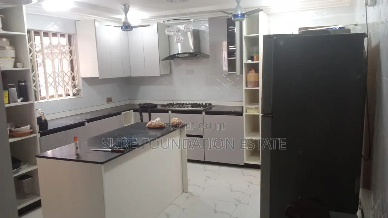 11bdrm House in Dansoman for sale