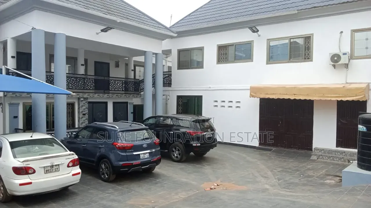 11bdrm House in Dansoman for sale