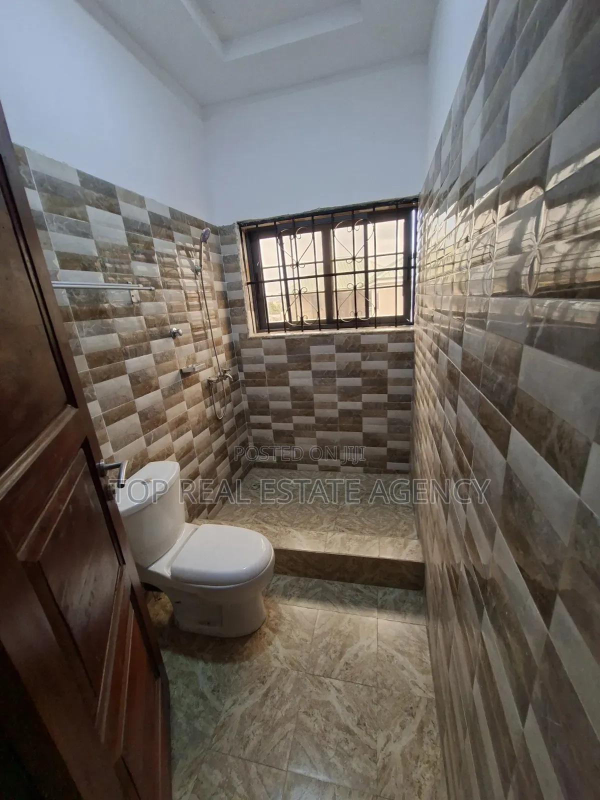 3bdrm Apartment in Sapeiman Macedonia, Amasaman for rent