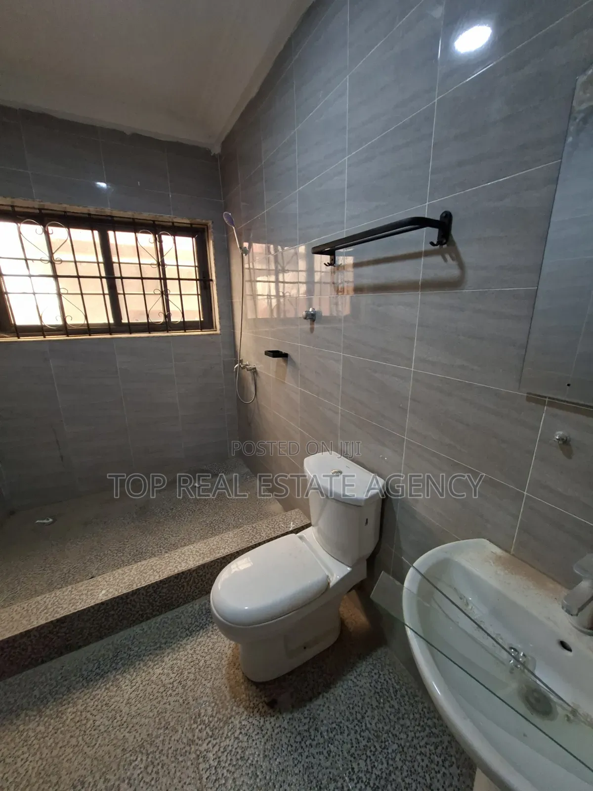 3bdrm Apartment in Sapeiman Macedonia, Amasaman for rent