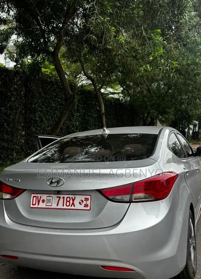 Hyundai Elantra Limited Sedan FWD (1.8L 4cyl 6A) 2013 Silver