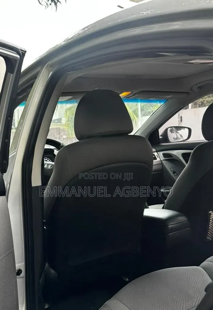 Hyundai Elantra Limited Sedan FWD (1.8L 4cyl 6A) 2013 Silver