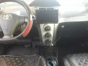 Toyota Vitz 2010 Black