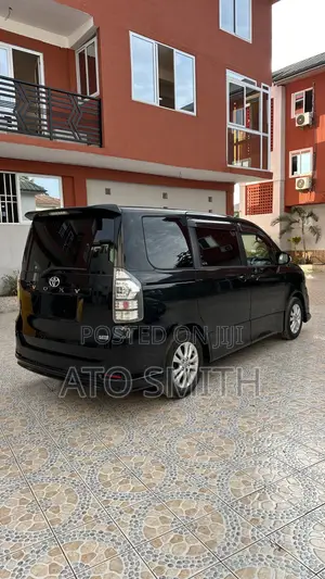 Toyota Voxy 2010 Black