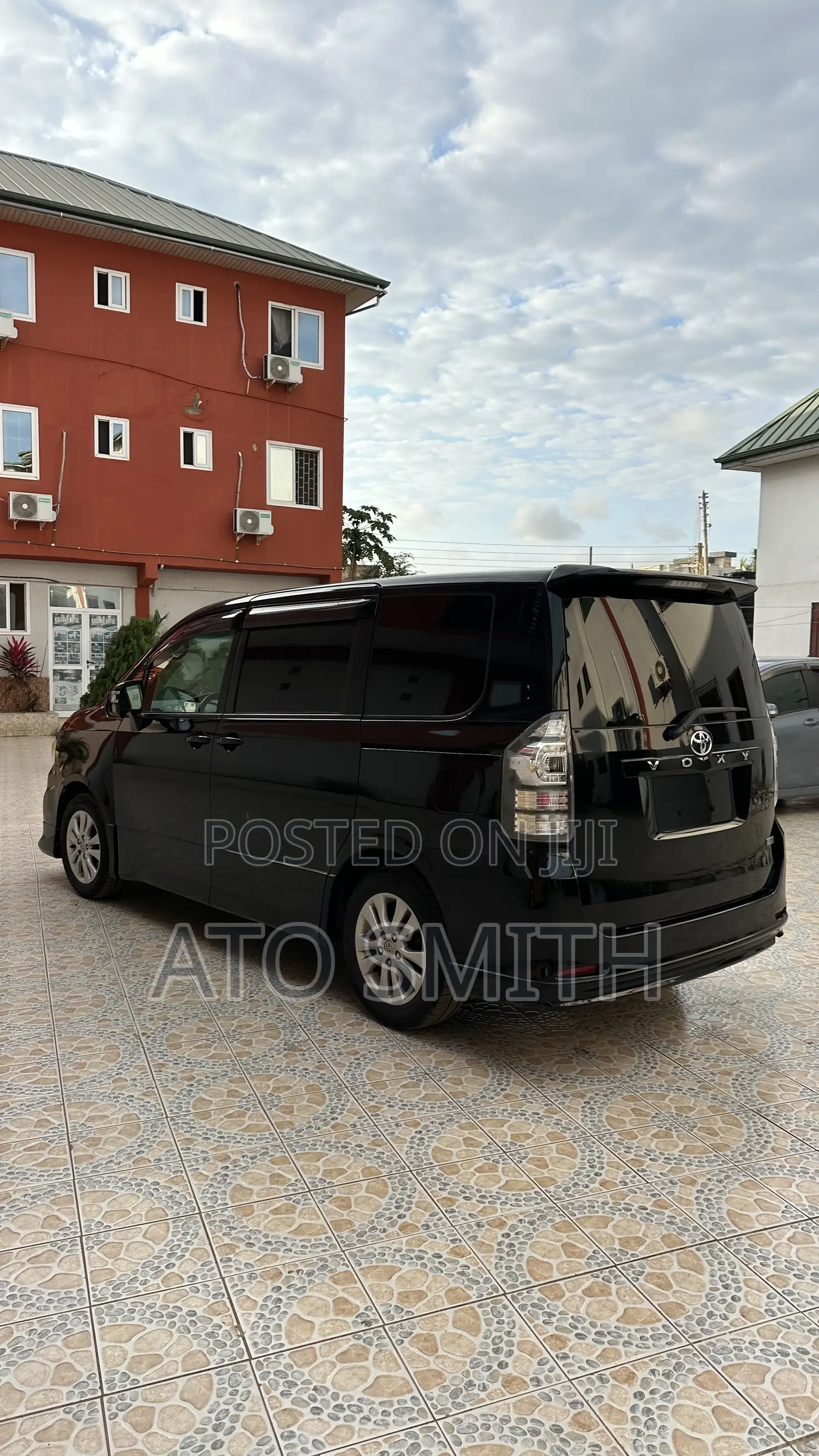 Toyota Voxy 2010 Black