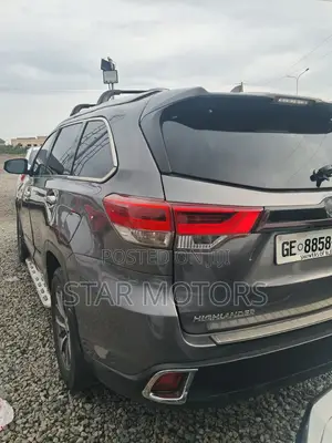 Toyota Highlander XLE 2019 Gray