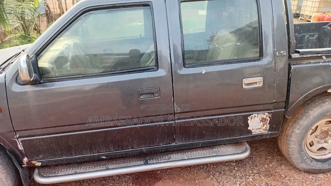 Isuzu KB 1999 Gray