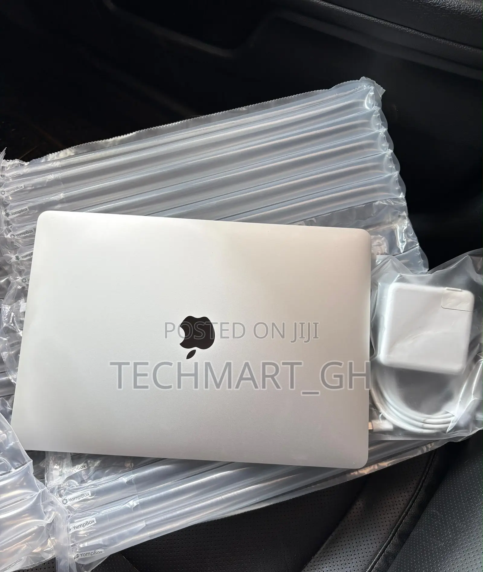 Laptop Apple MacBook Pro 2022 M2 8GB Apple M2 SSD 256GB