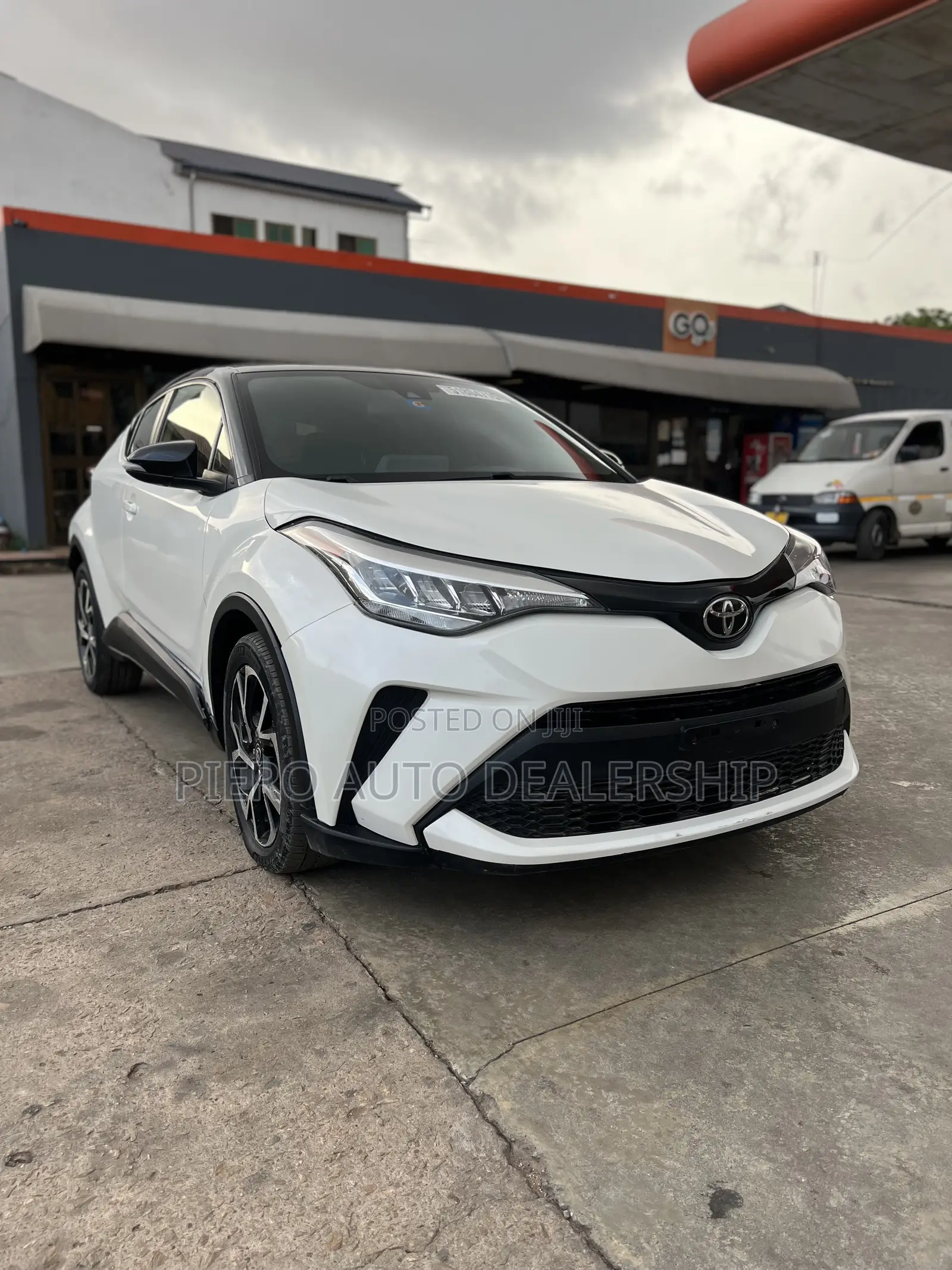 Toyota C-HR XLE FWD 2020 White